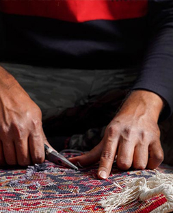 رفو گری قالی در قالیشویی نواب